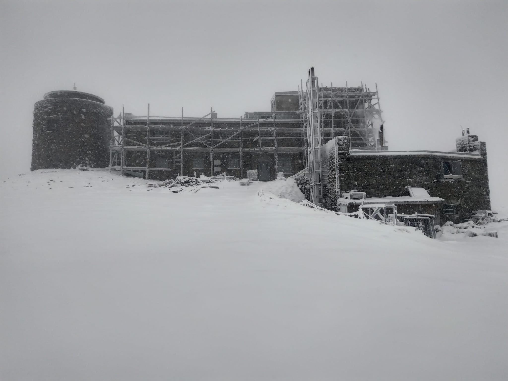 ФОТОФАКТ. На горі Піп Іван – зима: сніг, штиль, -2°С