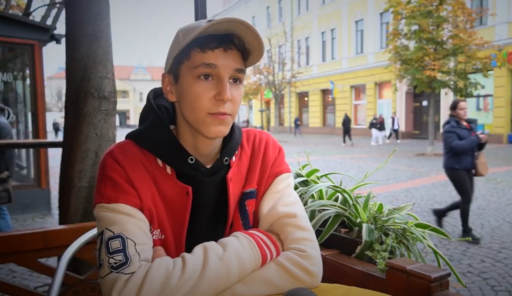 У Мукачеві 13-річний двічі переселенець створює унікальні лялькові мультиплікації (ВІДЕО)