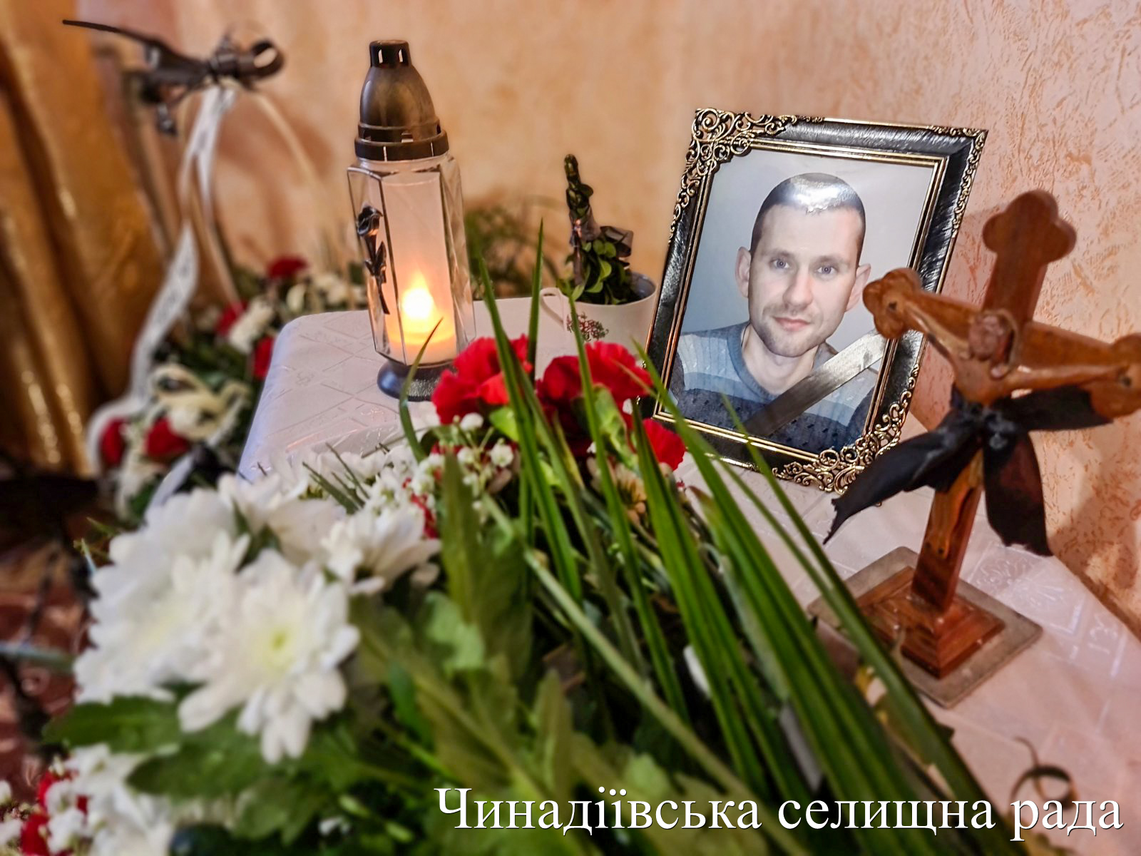 У Чинадійові на Закарпатті провели в останню путь полеглого у війні Юрія Дзямка (ФОТО, ВІДЕО)