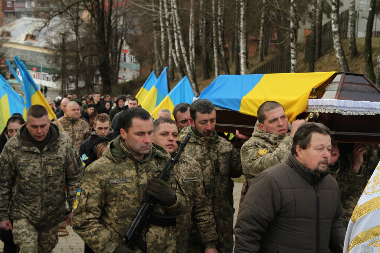 У Міжгір'ї попрощались із полеглим у війні з російським окупантом Іллею Кугієм (ФОТО)