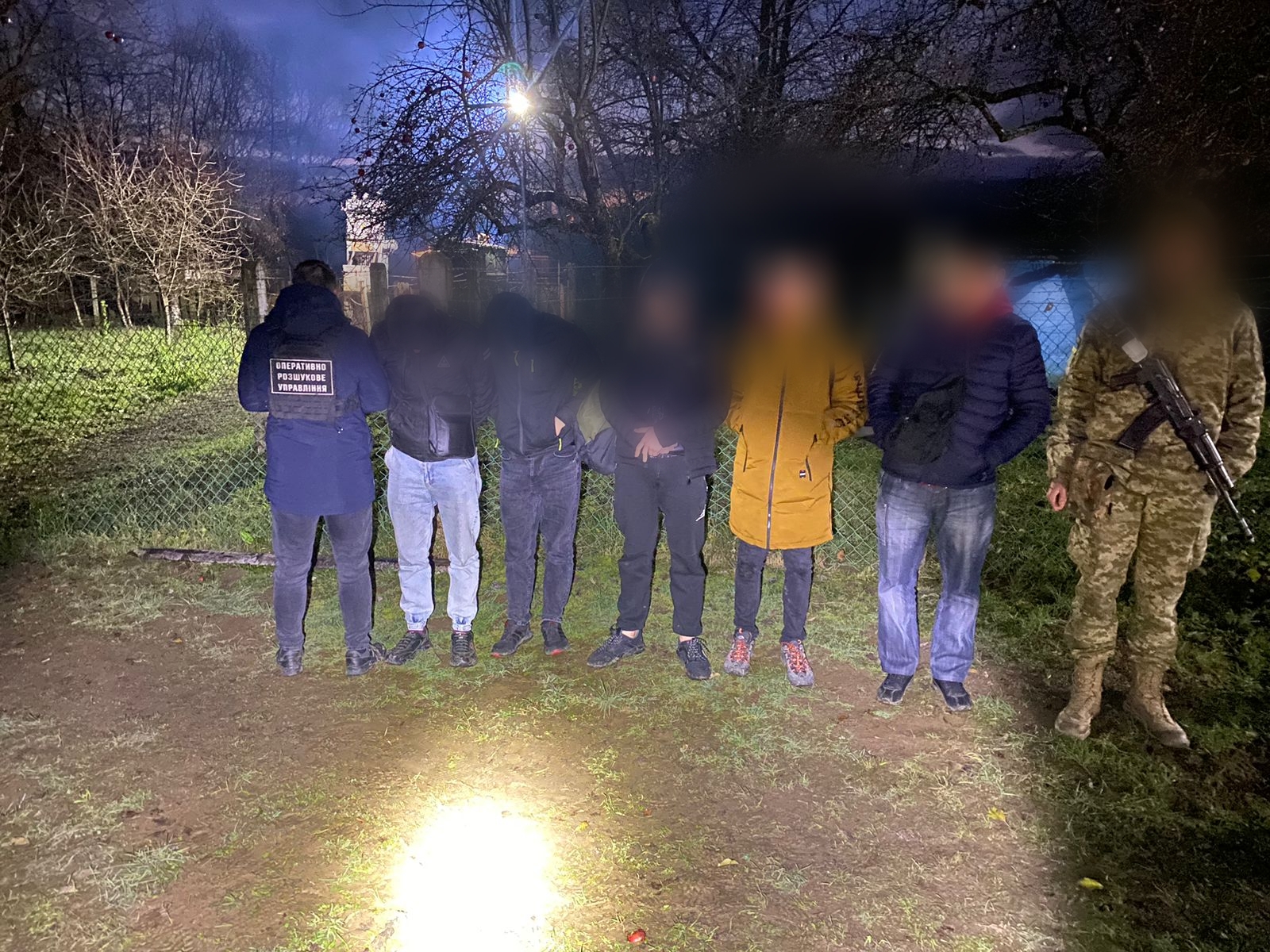На Закарпатті спинили 5 ухилянтів, які намагалися обійти прикордонні наряди й перетнути кордон (ФОТО)