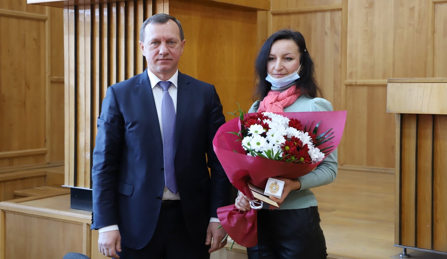 Двом ужгородкам присвоєно почесне звання "Мати-героїня" (ФОТО)