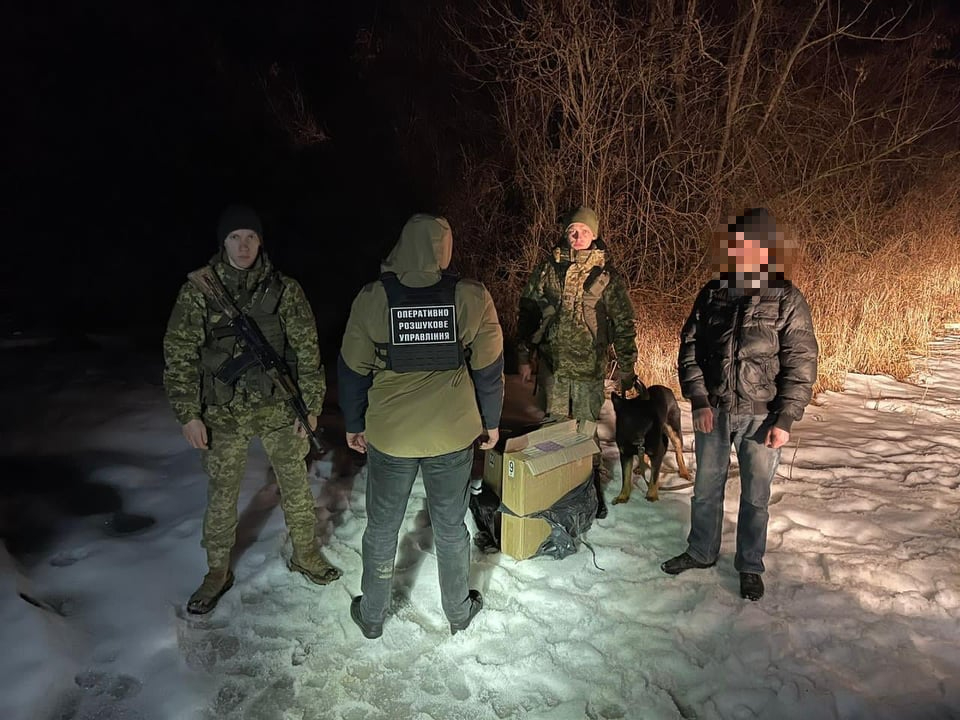 На Закарпатті затримали українця, який намагався доправити до Румунії безакцинзні сигарети (ФОТО)