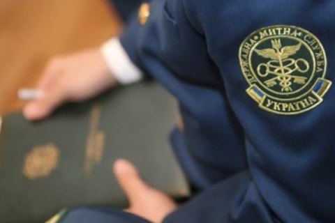 На Закарпатті проводять опис конфіскованого транспорту та інших товарів на складах митниці для поставки у ЗСУ та ТРО