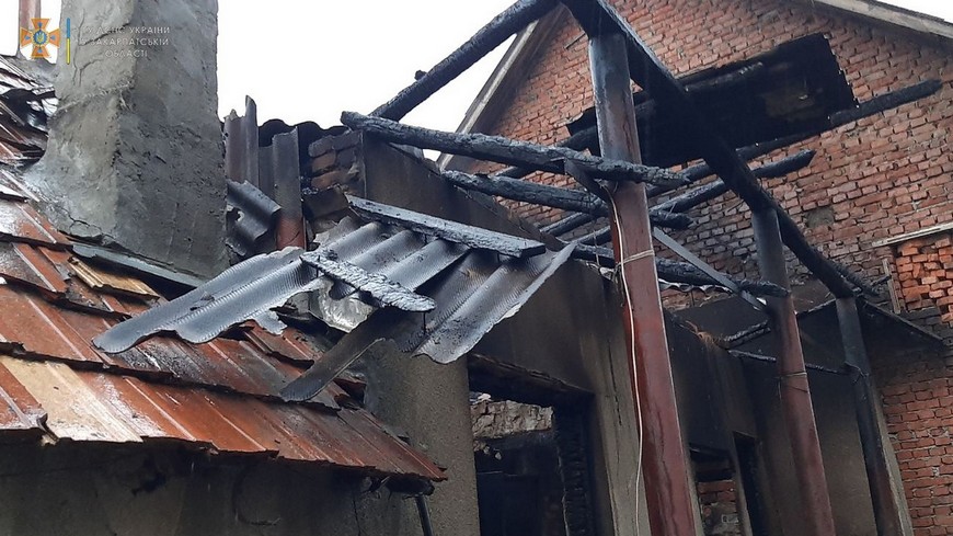 На Берегівщині встановлюють стать і особу загиблого на пожежі (ФОТО)