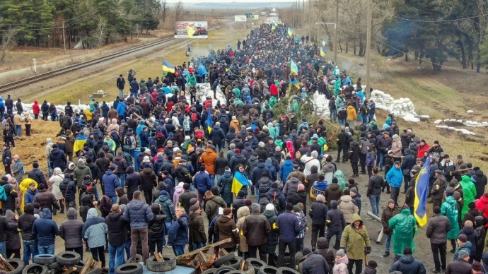 Жителі Енергодара стали стіною на захист міста (ФОТО, ВІДЕО)