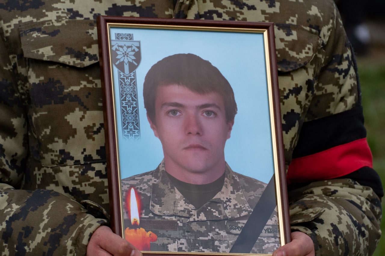 В Ужгороді попрощалися із загиблим Героєм – розвідником Святославом Сойком (ФОТО)