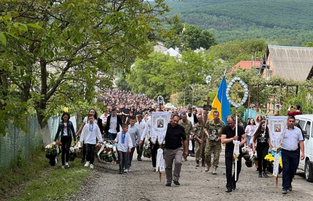 У Климовиці на Іршавщині попрощалися з полеглим на війні вчителем Дмитром Шалеником (ФОТО)