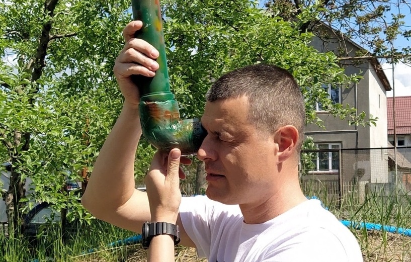 На Закарпатті волонтер виготовляє перископи для військових (ФОТО)