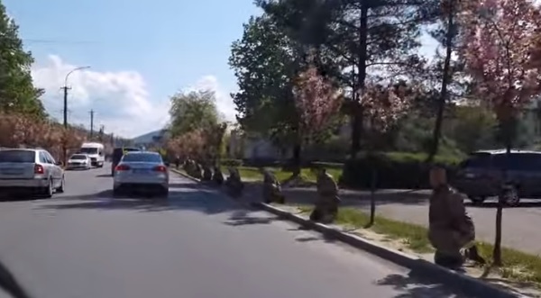 У Великому Березному навколішки зустрічали полеглого за Україну Героя Василя Пекаря (ВІДЕО)