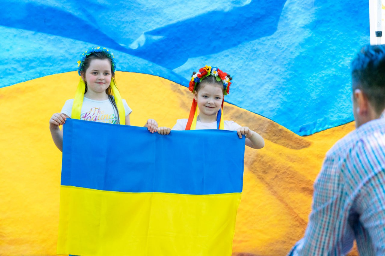 В Ужгороді тривають благодійні акції на підтримку війська "Фото патріота" та "Музика на шапку" (ФОТО)
