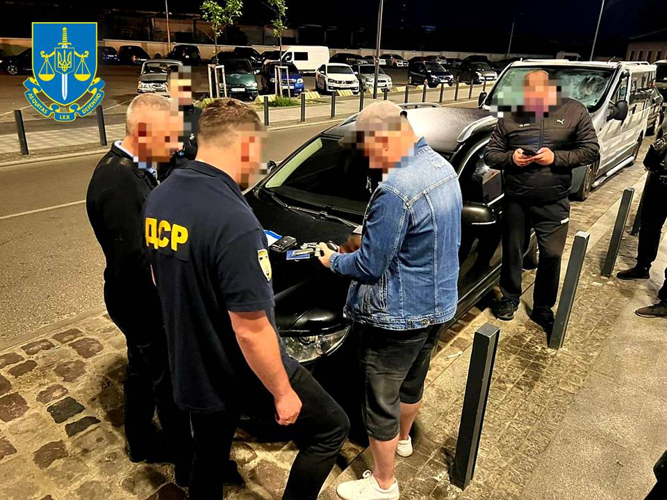 На Закарпатті затримали трьох чоловіків, які за 7,5 тис доларів переправляли за кордон призовників (ФОТО)