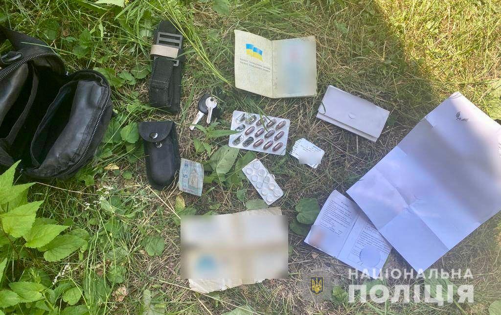 У Міжгір’ї раніше судимий молодик викрав із авто сумку з документами, банківськими картками та цінними речами (ФОТО)