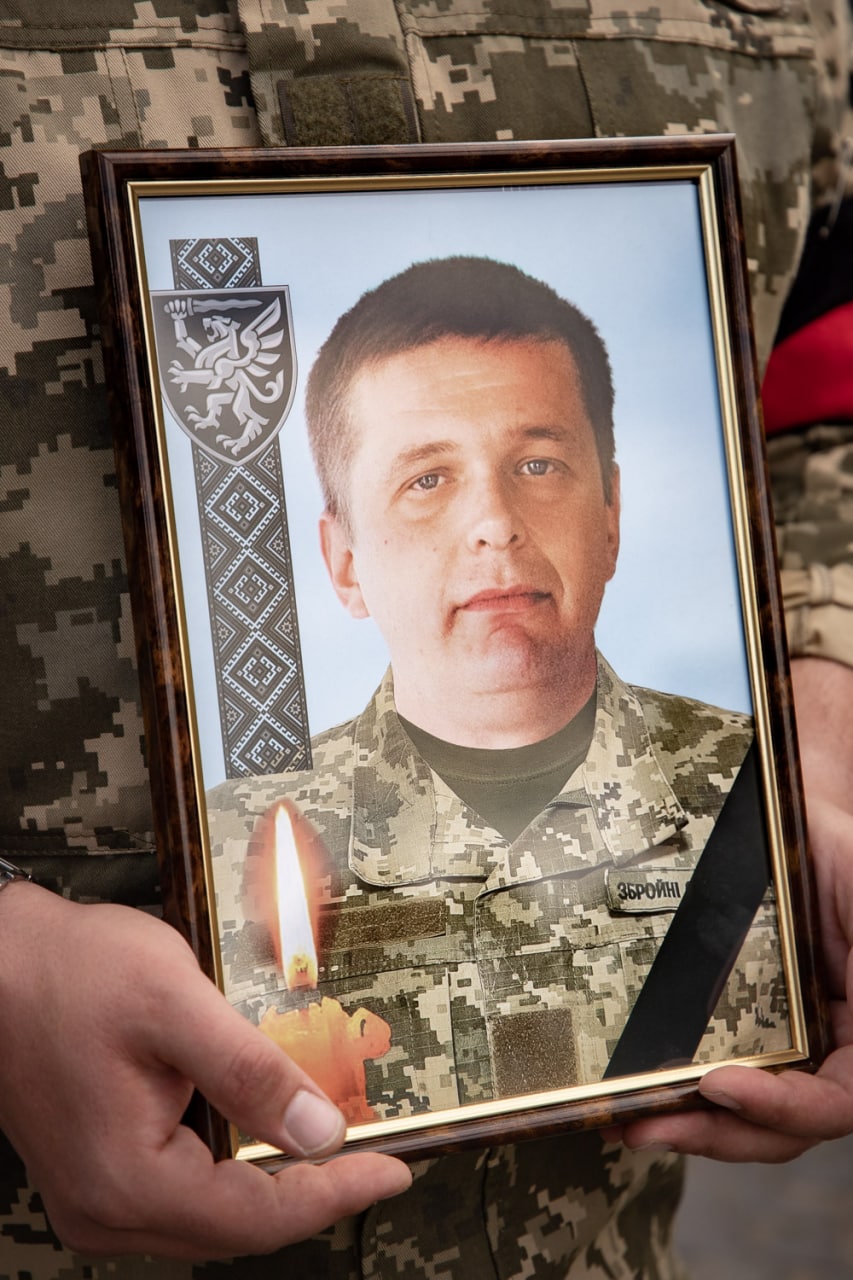 В Ужгороді провели в останню путь полеглого у війні з окупантом Руслана Ференці (ФОТО)