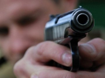 Судитимуть мукачівця, що в ході конфлікту стріляв і поранив опонентів