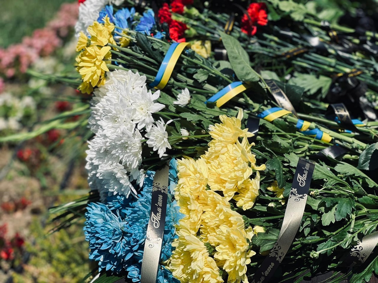 У Мукачеві попрощалися із полеглим у війні Євгеном Головченком (ФОТО)
