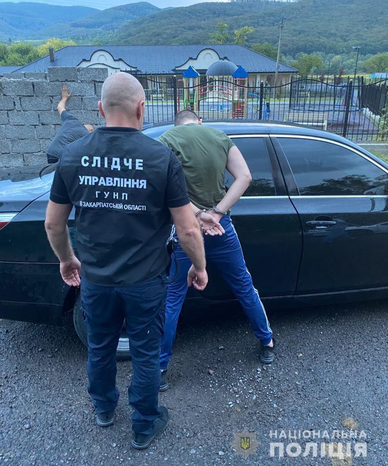 На Закарпатті затримали чоловіка, який взявся за 7 тис доларів переправити через кордон двох ухилянтів (ФОТО)