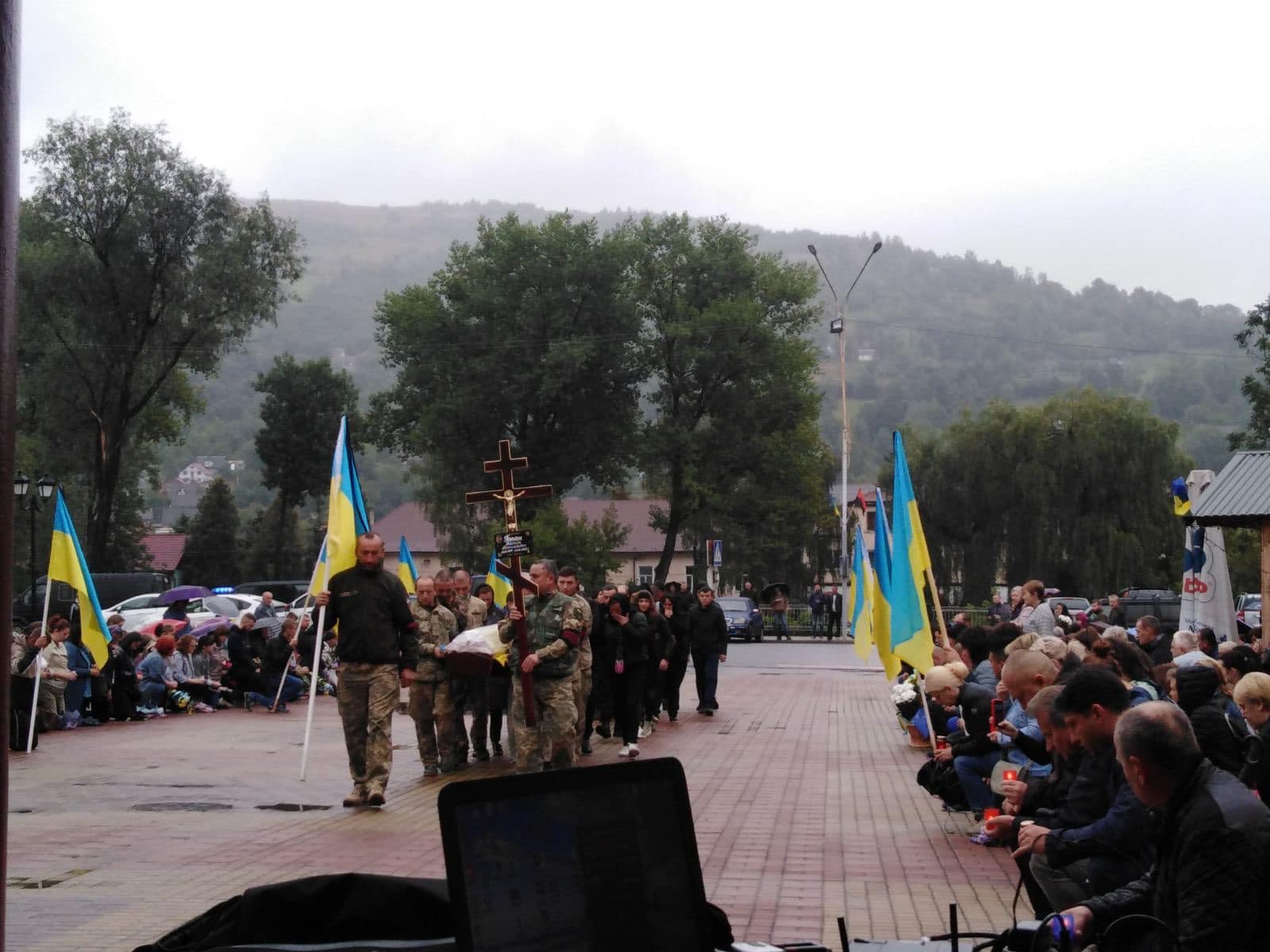 У Рахові попрощалися з полеглим Героєм Василем Гораном (ФОТО)