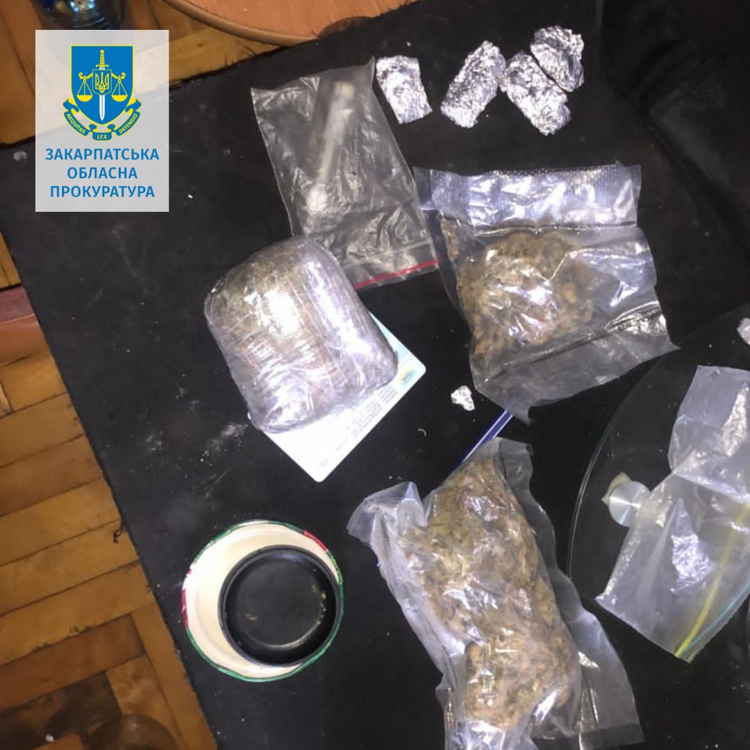 Трьох підозрюваних в наркоторгівлі на Берегівщині взяли під варту із заставами (ФОТО)