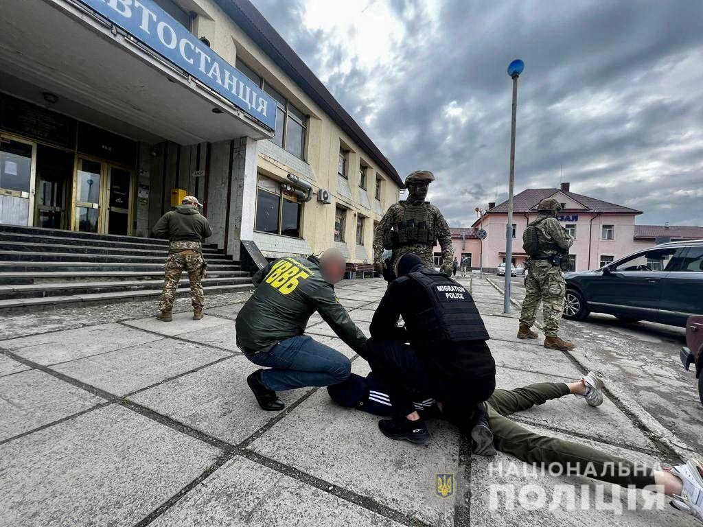 У Хусті затримали чоловіка, що через канал у месенджері організовував переправлення призовників через кордон (ФОТО)