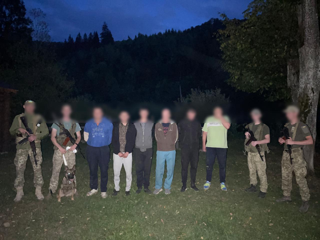 На Закарпатті спіймали 6 "грибників"-ухилянтів, що збиралися незаконно перетнути кордон (ФОТО)