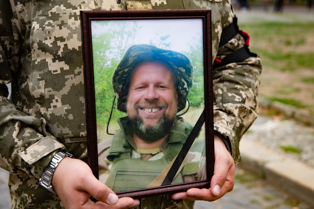 В Ужгороді прощалися з полеглим у війні з росією Сергієм Черніковим (ФОТО)