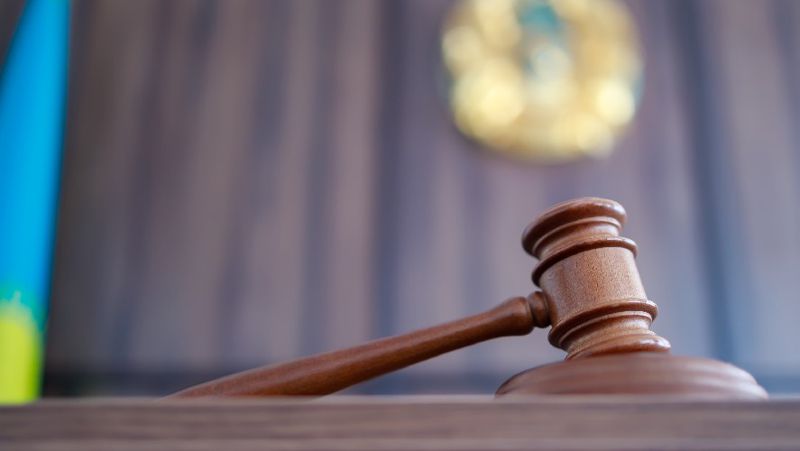 На Закарпатті судитимуть трьох експоліцейських, які за хабар обіцяли не перешкоджати діяльності підприємця 