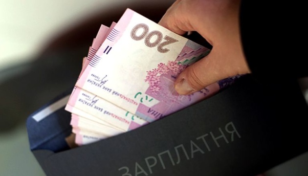 У Мукачеві на третину збільшили зарплату працівникам дитсадків та позашкільних закладів