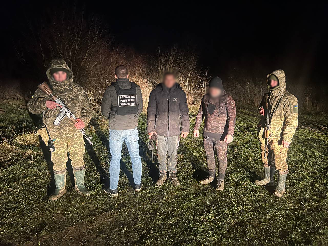 На Закарпатті затримали переправника з "клієнтом", що намагалися перебратися за кордон річкою (ФОТО)
