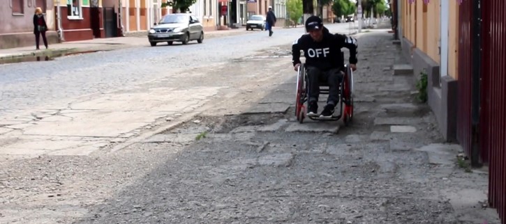 У Виноградові тротуари по вулиці Станційній за 5,8 млн грн відремонтує син депутата Виноградівської міськради