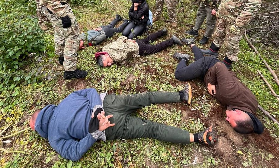 На Закарпатті "накрили" ОЗУ, що облаштувало плантацію нарковмісних конопель (ФОТО)