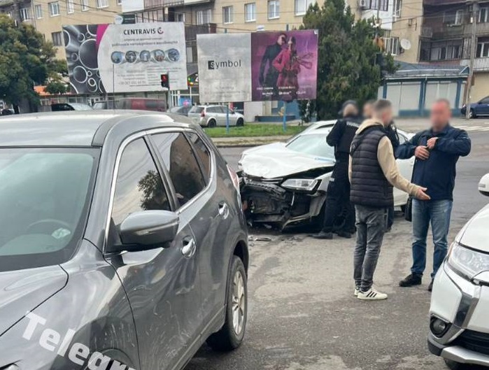 Поліцейським, який скоїв "п'яну" ДТП в Ужгороді, є співробітник УСР Ігор Штаєр