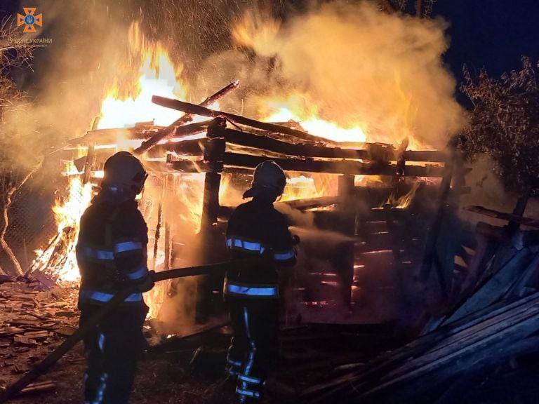 У Колочаві згоріла надвірна споруда з двома тоннами сіна