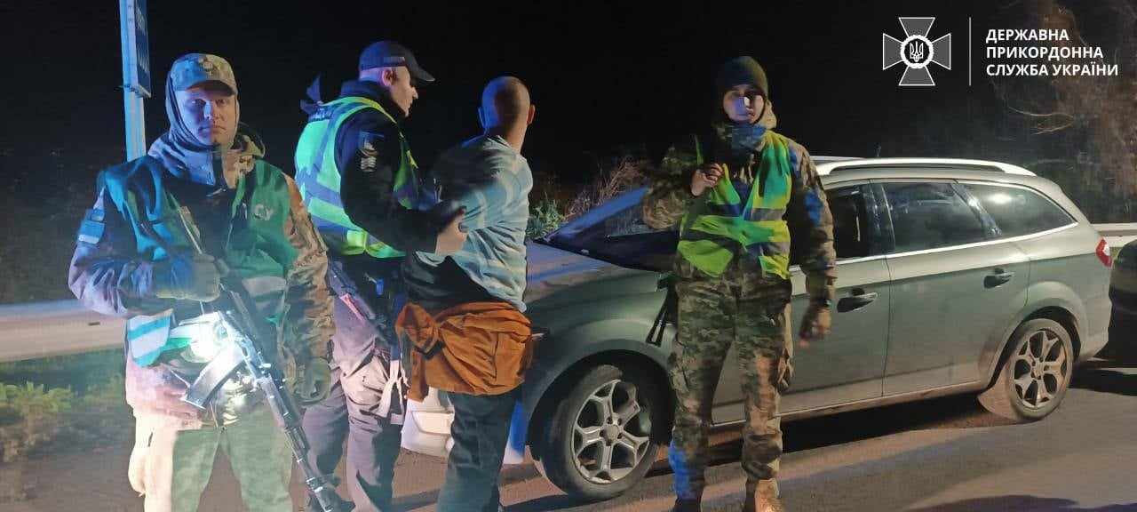 На Закарпатті п'яний водій та його пасажир "бикували" на прикордонників і погрожували вбивством