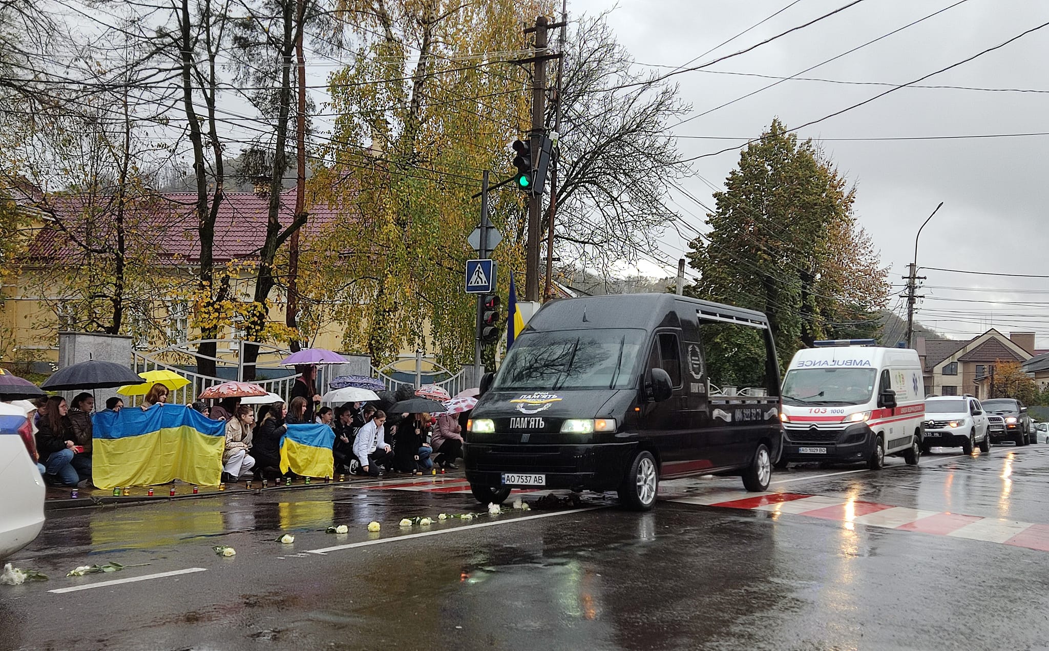 Хуст проводжав у останню земну дорогу 29-річного Героя Едуарда Марка (ФОТО, ВІДЕО)