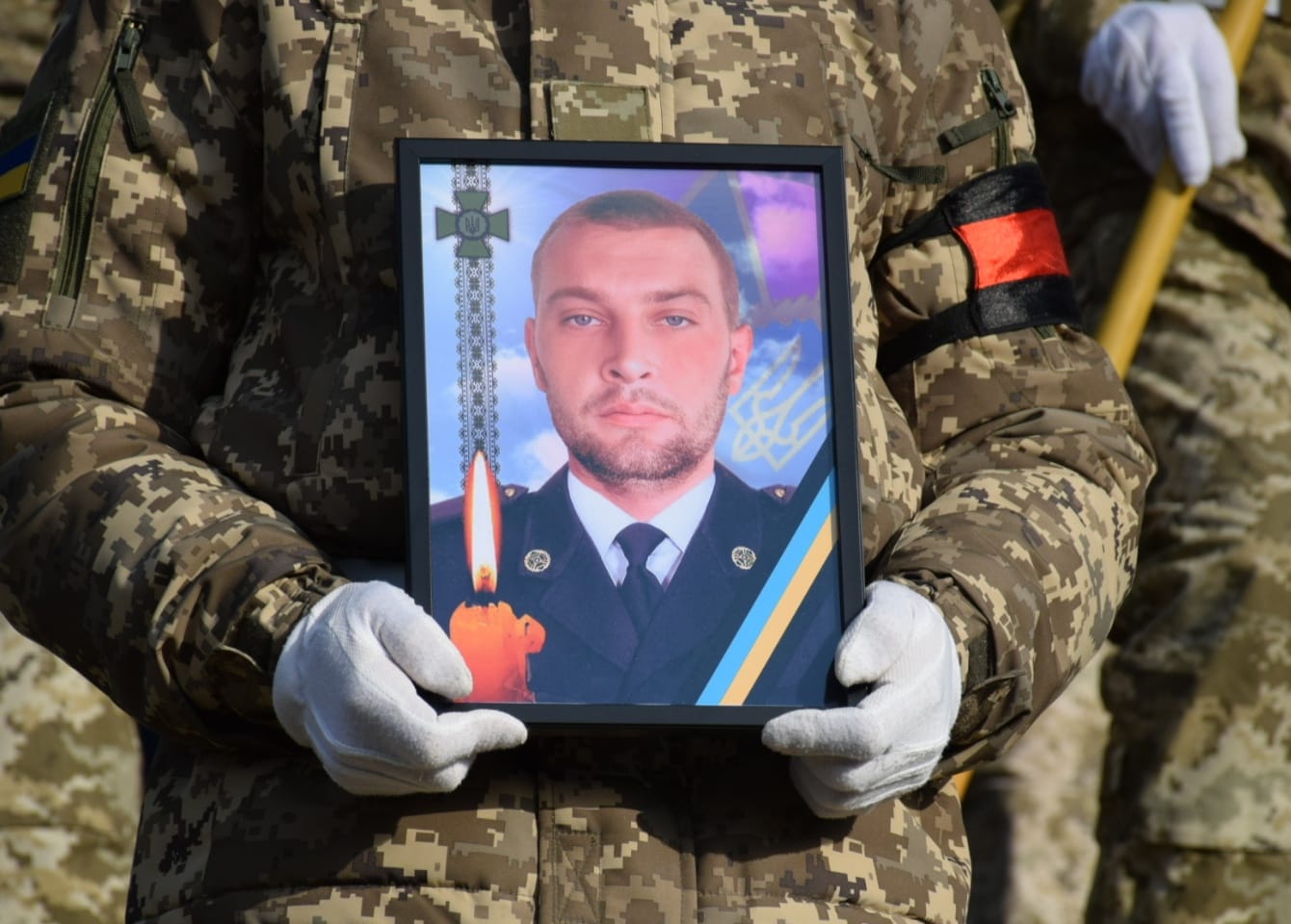 У Ворочові Перечинської громади попрощалися з полеглим на Харківщині прикордонником Іваном Прислупським (ФОТО)