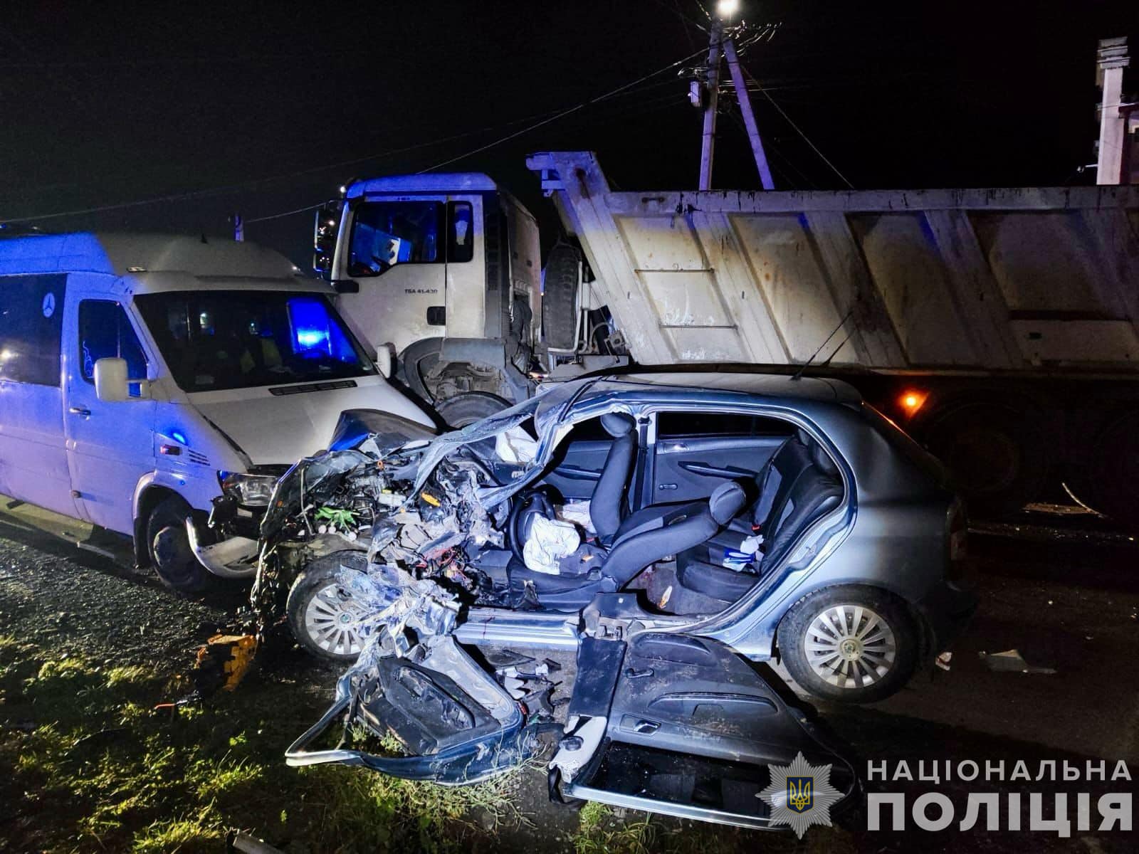 Поліція розповіла про обставини зіткнення легковика, вантажівки, мікроавтобуса і велосипедиста у Вонігові на Тячівщині (ФОТО)