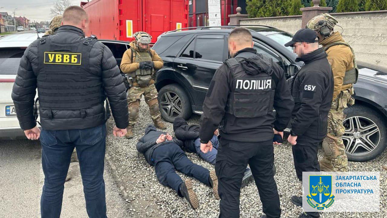 Двоє мешканців Тячівщини за $3000 переправляли "ухилянтів"-"водолазів" через Тису до Румунії (ФОТО)