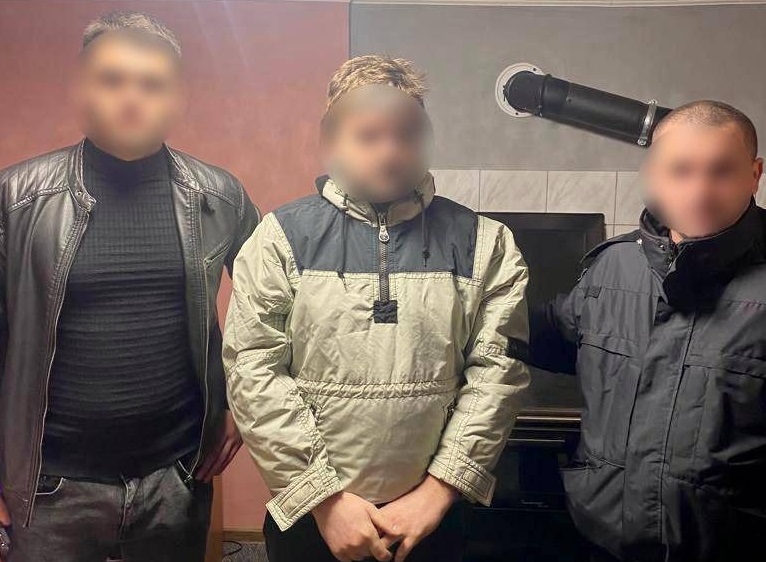 У помешканні жителя Буштина виявили 3 кг розфасованої марихуани і приміщення для вирощування конопель (ФОТО)