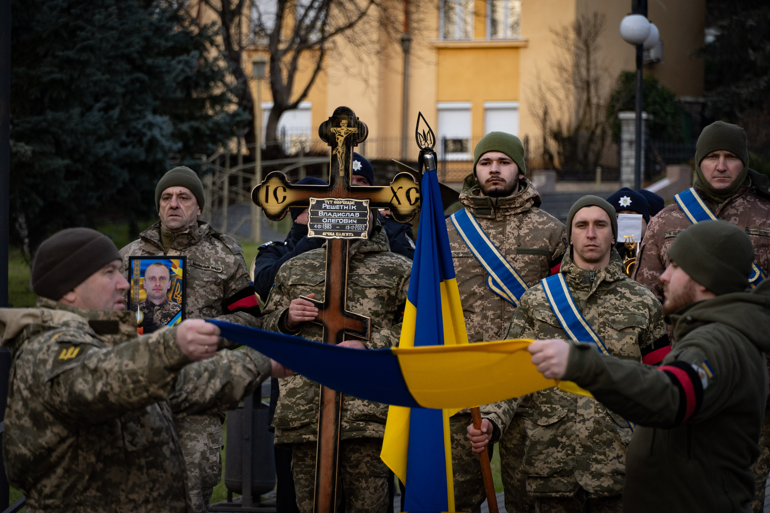 В Ужгороді попрощалися з полеглим Героєм Владиславом Решетніком (ФОТО)