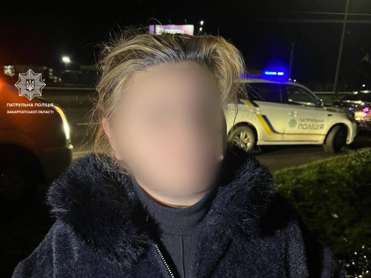 На Закарпатті в "орієнтованому" мікроавтобусі патрульні виявили злодійок і викрадені гроші (ФОТО)