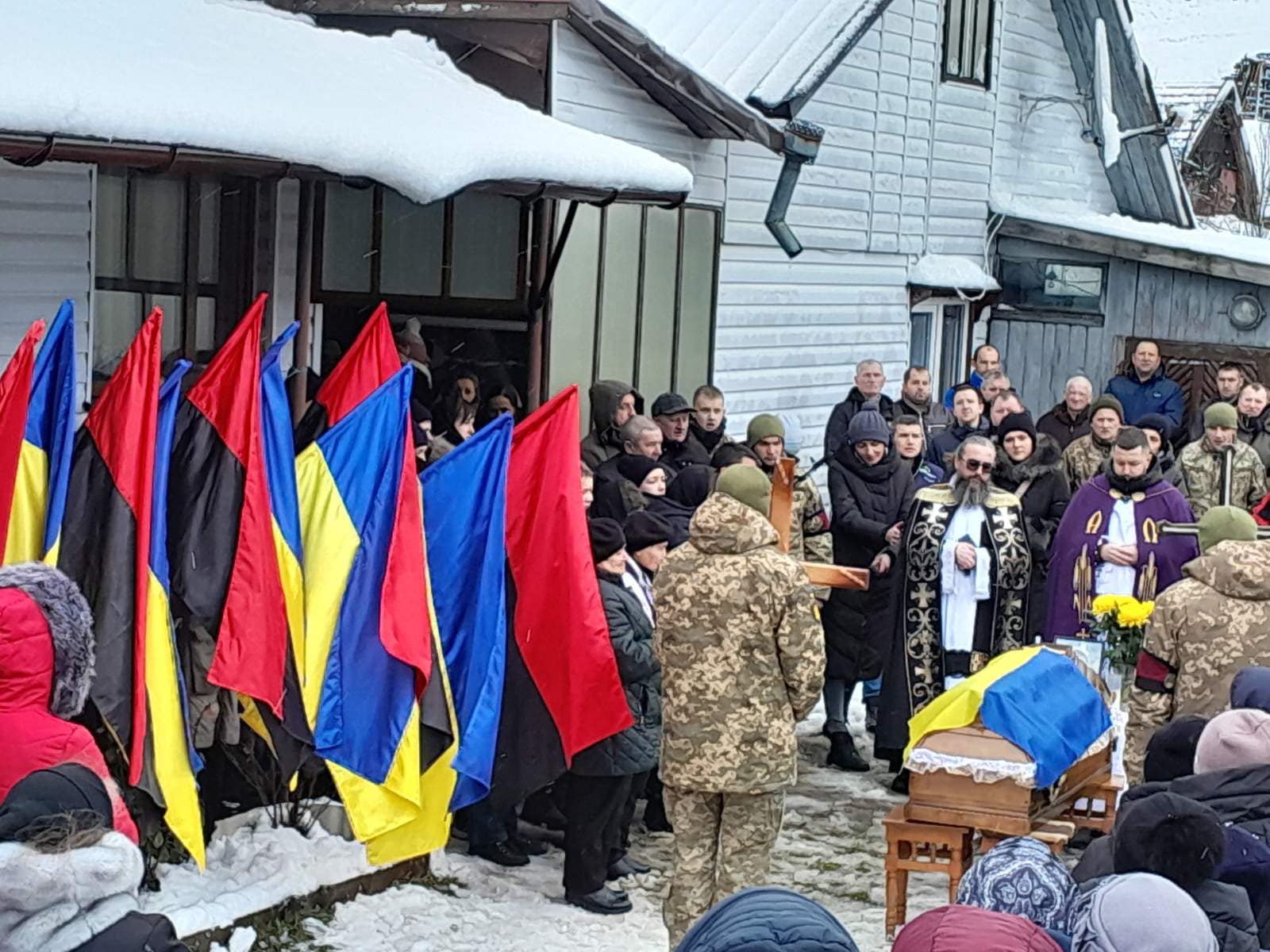 У Ясіні провели в останню дорогу полеглого Героя Івана Мільчевича (ФОТО)