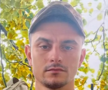 Виноградівська громада навколішки, з прапорами зустрічала тіло Героя Дем'яна Дмитрука, що загинув ще 1 жовтня 2022 року (ВІДЕО)