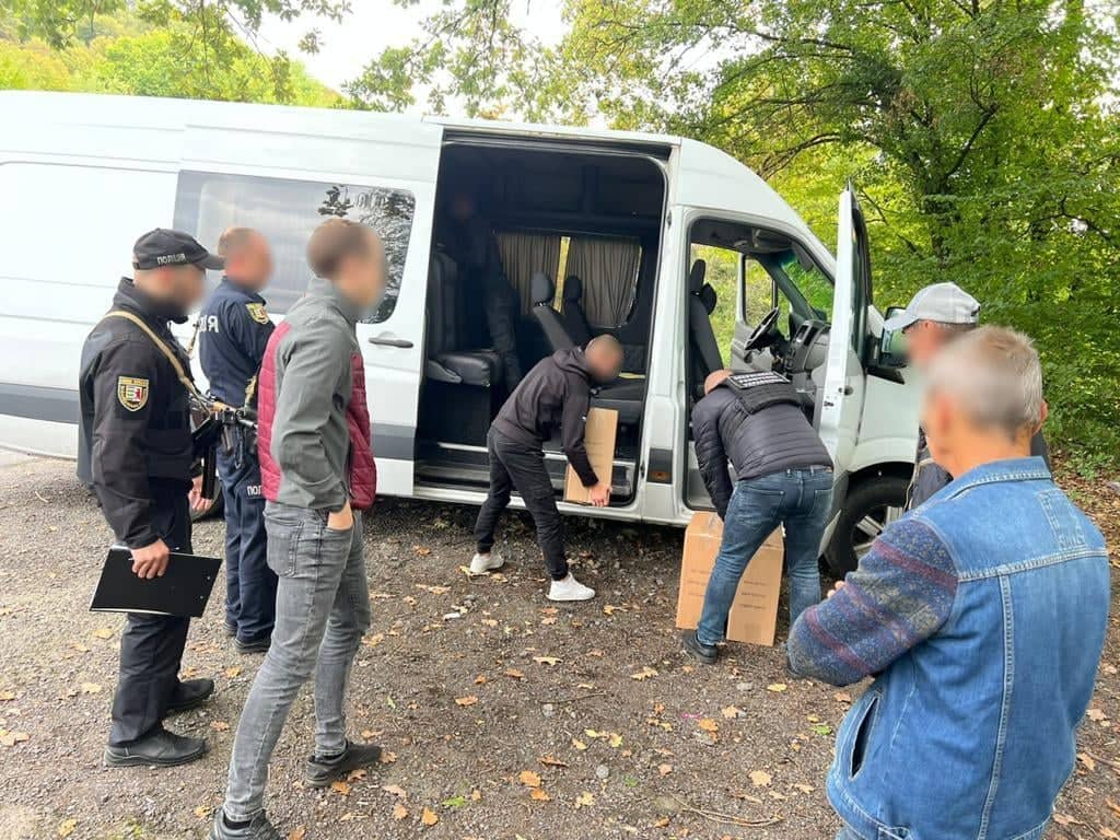 Затриманому на Закарпатті тютюновому контрабандисту загрожує штраф від 85 до 170 тис грн (ФОТО)