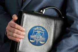 На Закарпатті інспекторці митниці повідомлено про підозру через виявлені недостовірні дані в офіційних документах