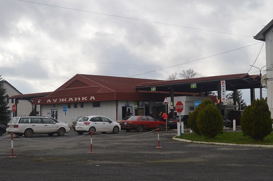 На кордоні на Закарпатті виявили двох молодиків, які прикидалися особами з інвалідністю (ФОТО)