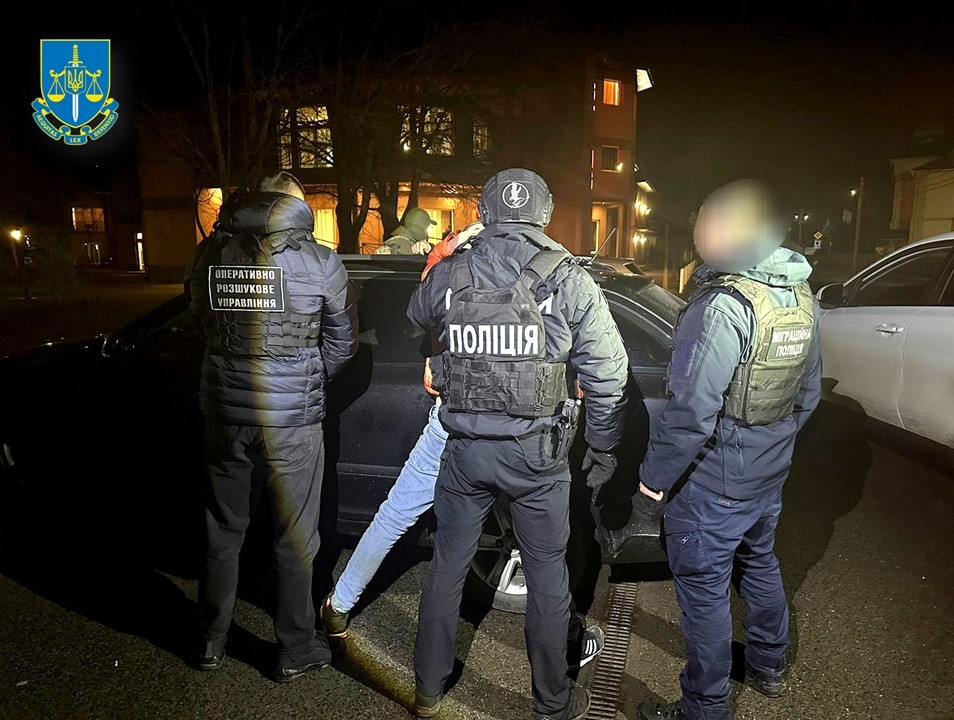 На Закарпатті затримали чоловіка, який за 9 тис доларів організував переправлення призовників через кордон (ФОТО)