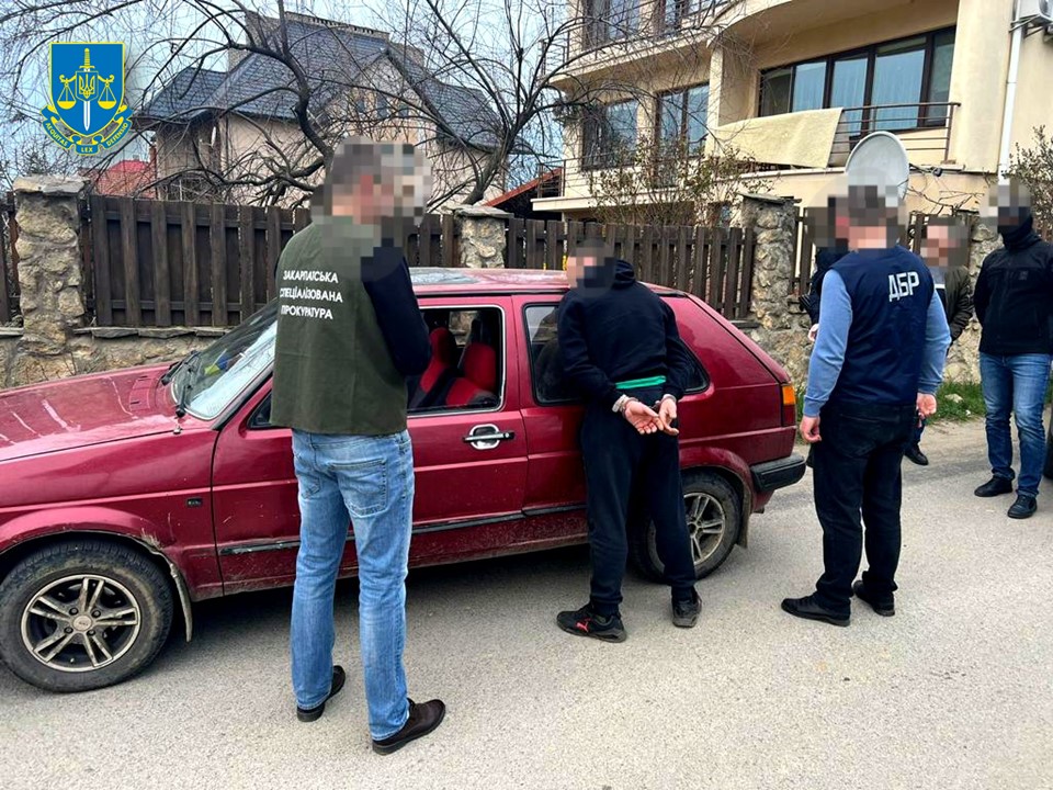 Військовому, який продавав наркотики та психотропи, повідомили про підозру на Закарпатті (ФОТО)