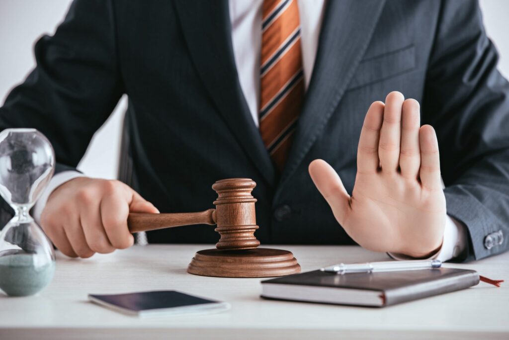 Хустський райсуд не ув’язнив кадастрового реєстратора, який допоміг незаконно отримати землю в лісі вартістю 2 млн