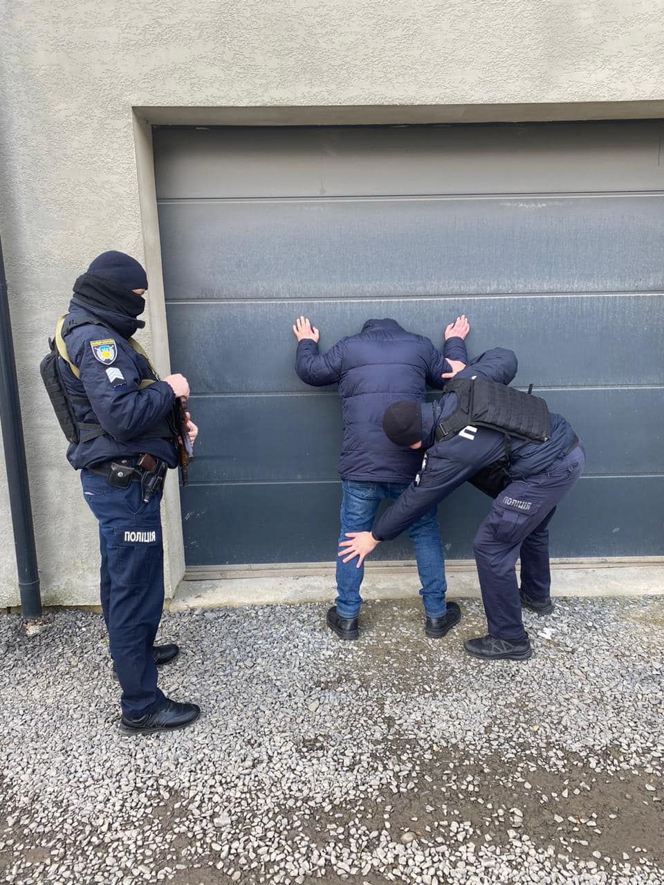 На автовокзалі в Ужгороді чоловік викрав у водія з автобуса гроші, а у диспетчера – телефон (ФОТО) 